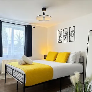  Apartment 2br 2ba Flat - King Beds - Free Parking - Near Lgw Airport United Kingdom
